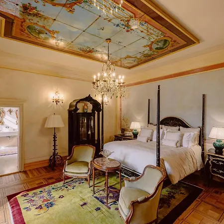 Castello Di Casalborgone, Luxury Italian Castle Otel 5*
