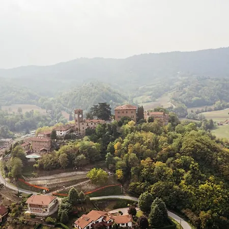 Castello Di Casalborgone, Luxury Italian Castle Hotell 5*