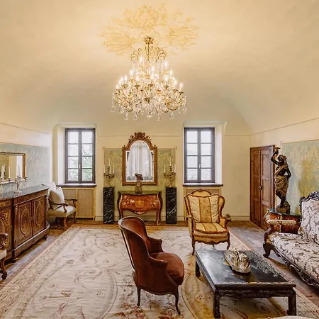 Castello Di Casalborgone, Luxury Italian Castle Otel