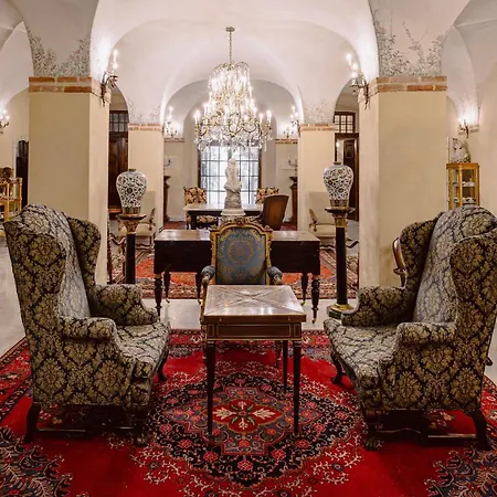 Castello Di Casalborgone, Luxury Italian Castle Hotell