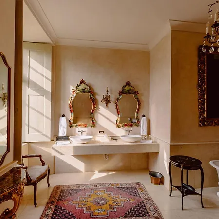 Otel Castello Di Casalborgone, Luxury Italian Castle Casalborgone