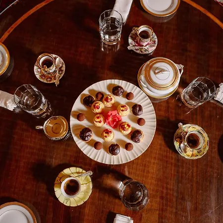 Castello Di Casalborgone, Luxury Italian Castle Hotell Casalborgone