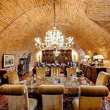 Castello Di Casalborgone, Luxury Italian Castle 호텔
