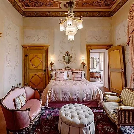Castello Di Casalborgone, Luxury Italian Castle فندق 5*