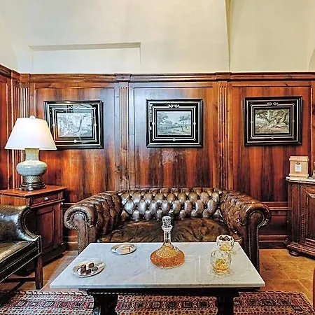 فندق Castello Di Casalborgone, Luxury Italian Castle
