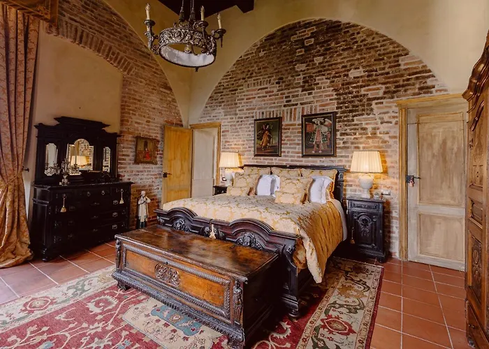 Castello Di Casalborgone, Luxury Italian Castle Hotell