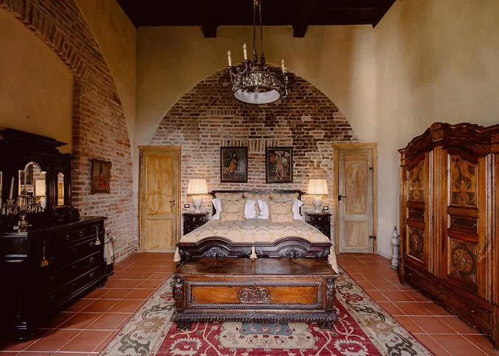 Hotell Castello Di Casalborgone, Luxury Italian Castle 5*