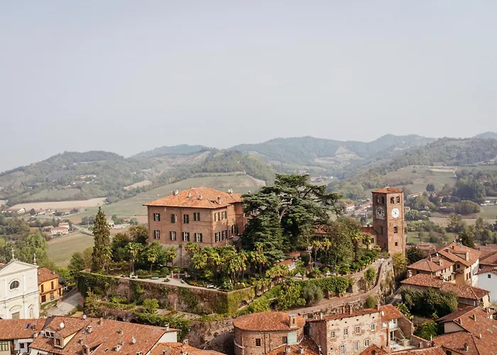 Castello Di Casalborgone, Luxury Italian Castle 5* Casalborgone