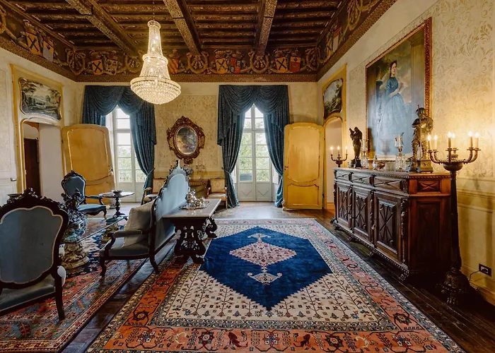 Castello Di Casalborgone, Luxury Italian Castle Hotell 5*